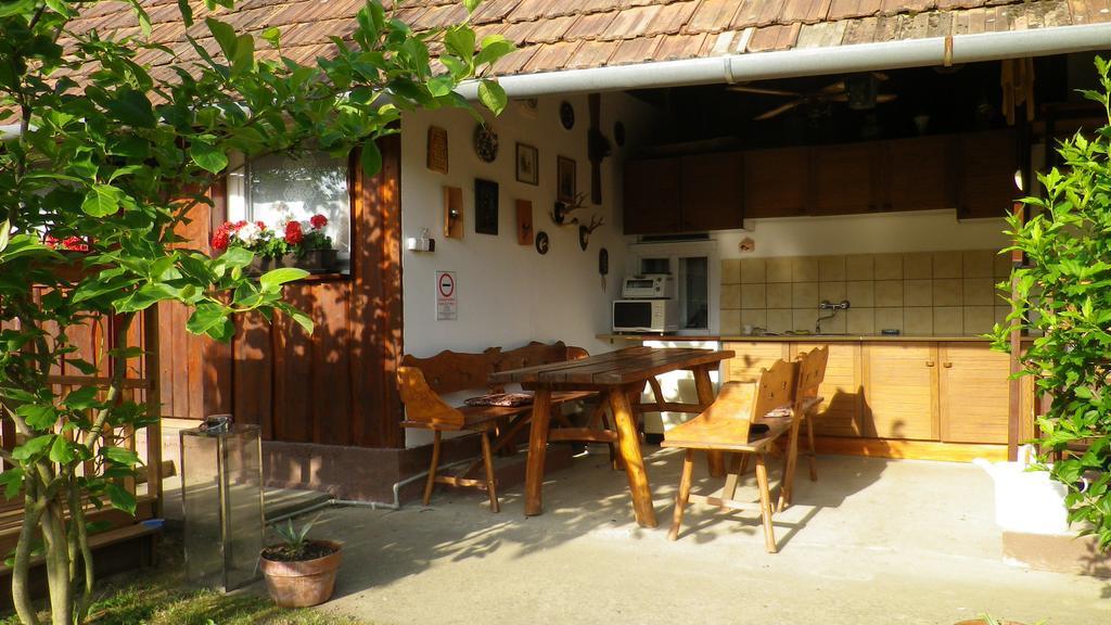 Makfa Vendeghaz Hotel Vasvar ภายนอก รูปภาพ